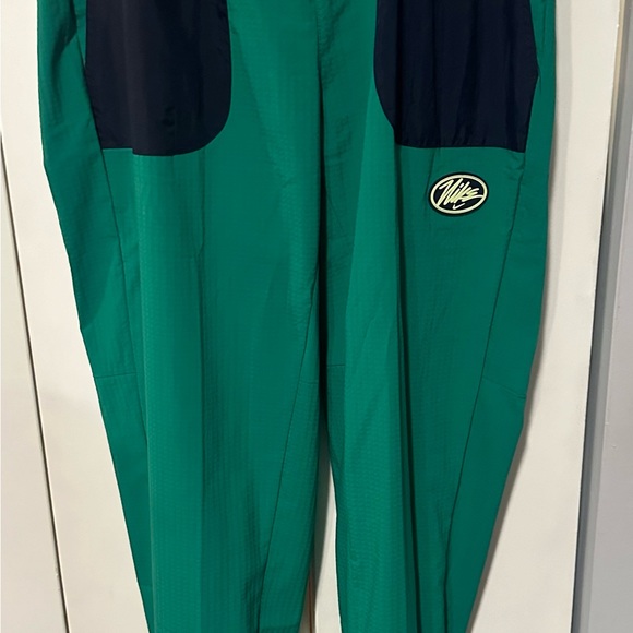 Nike tracksuit set- Pants and Jacket - both Men- XL GREEN AND NAVY - Picture 7 of 12